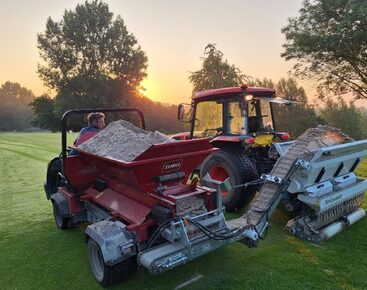 25 10 29 Topchanger bewijst zijn waarde op De Hooge Rotterdamsche - TopChanger wordt gevuld met zand met de Bunkerbuddy