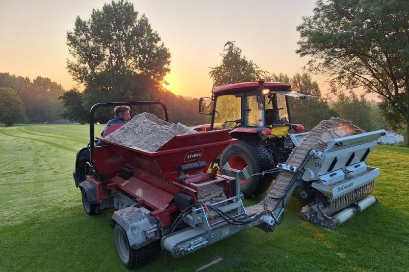 25 10 29 Topchanger bewijst zijn waarde op De Hooge Rotterdamsche - TopChanger wordt gevuld met zand met de Bunkerbuddy